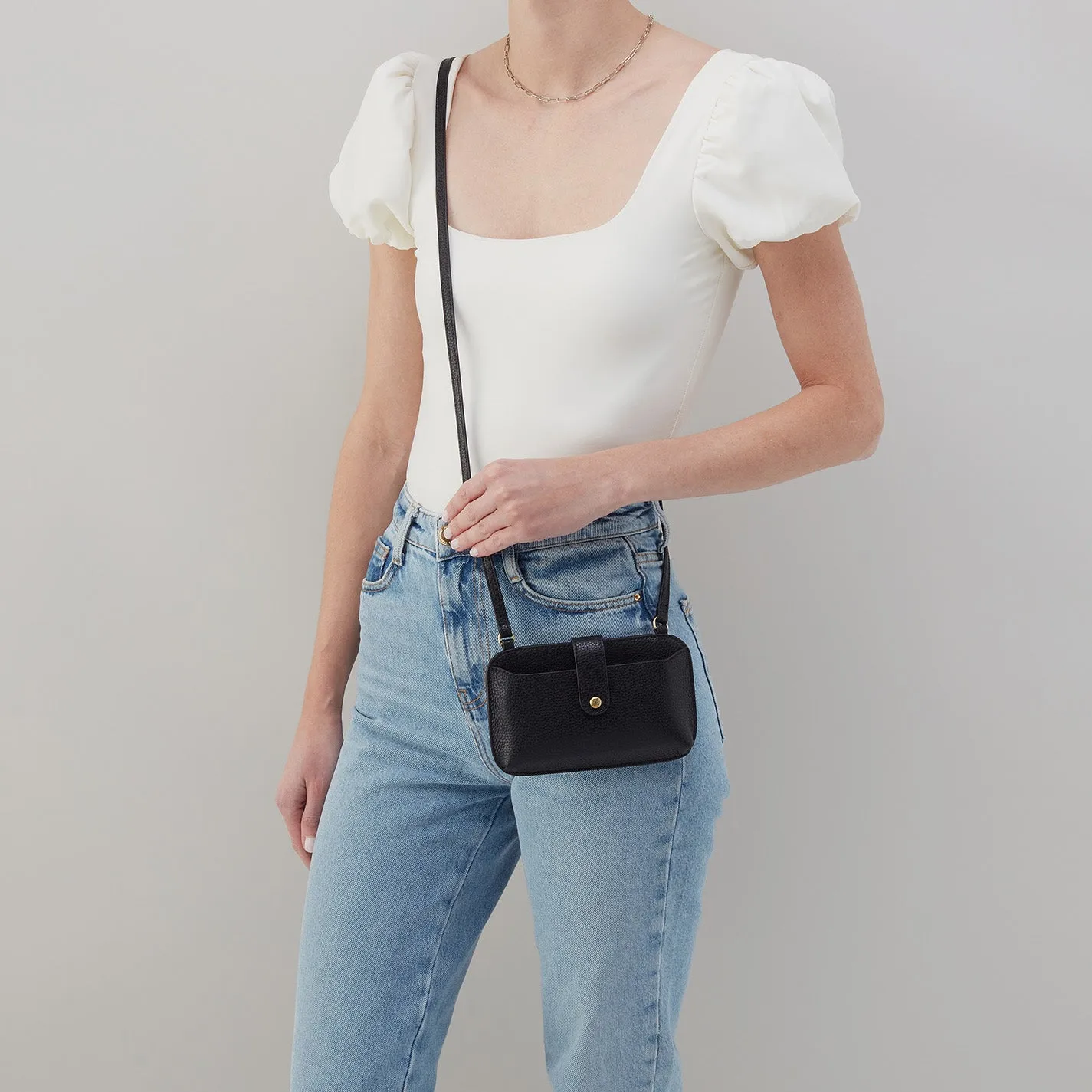 Vida Phone Crossbody in Micro Pebbled Leather - Black