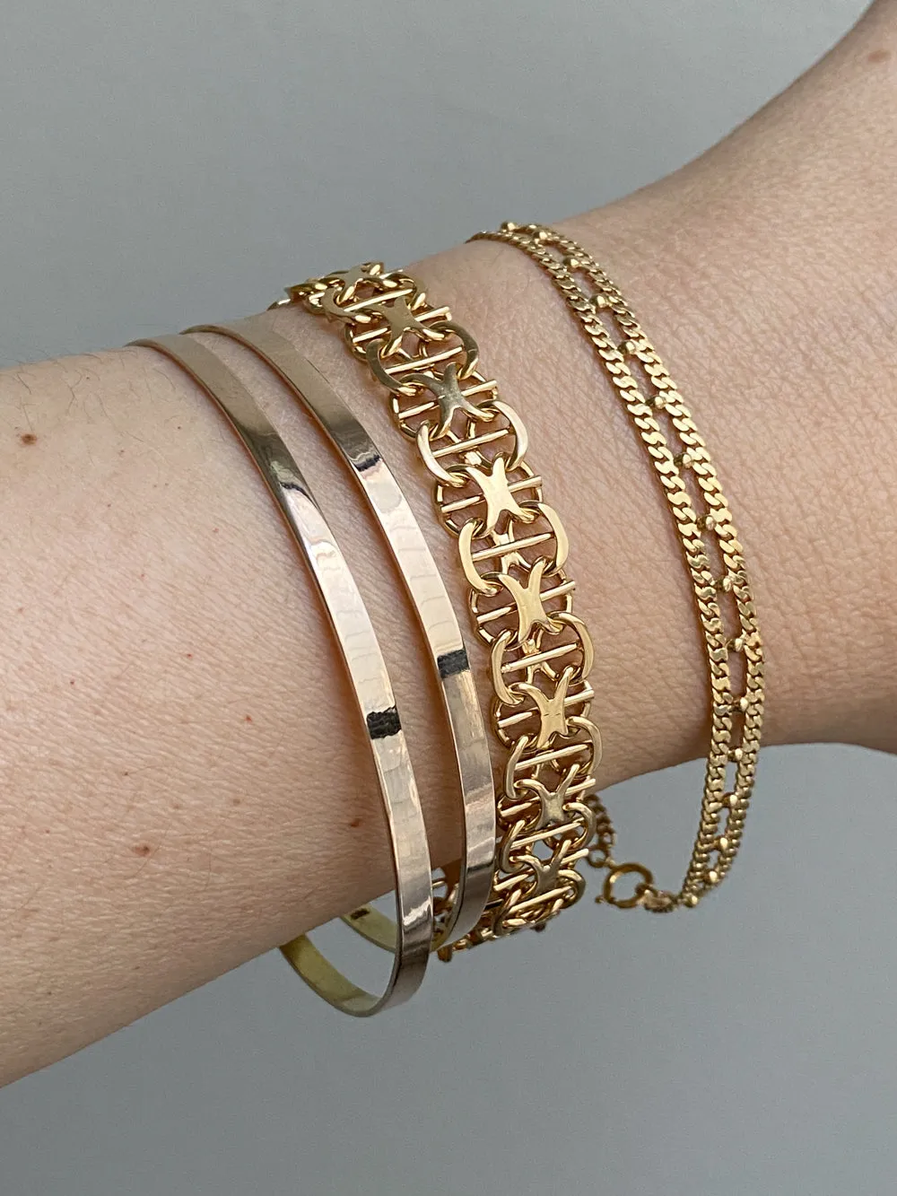 Vintage 14k solid gold bangle - 8.25 inch interior circumference