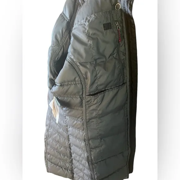 Woolrich size medium down quilted long winter Parka w/ hidden hood black zipper