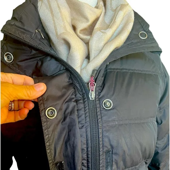 Woolrich size medium down quilted long winter Parka w/ hidden hood black zipper